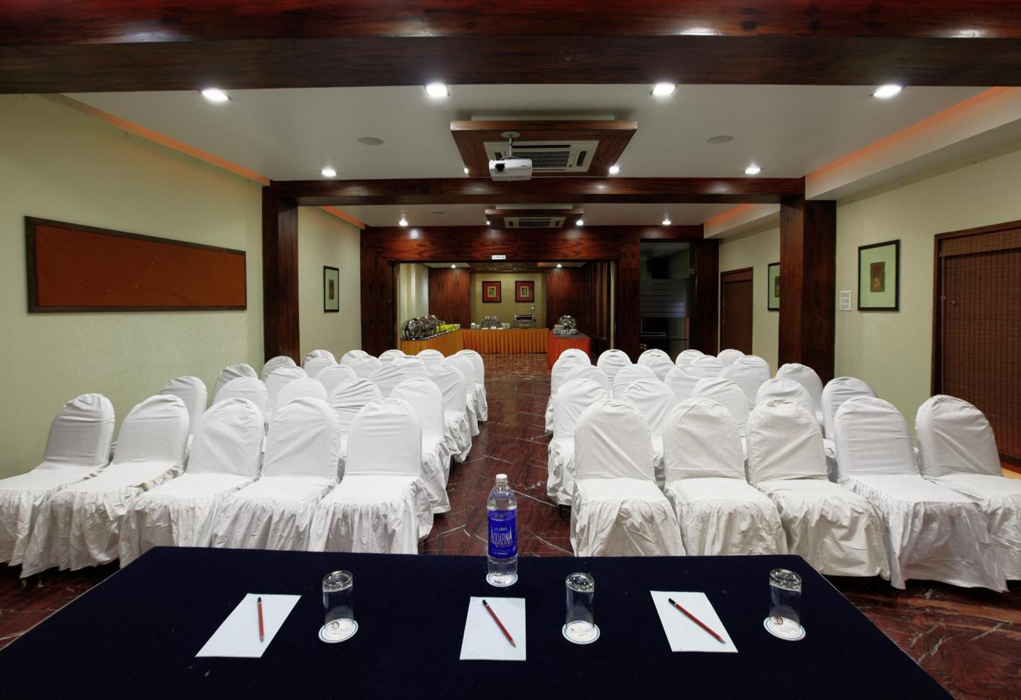 Hotel Mayura Rāipur Buitenkant foto