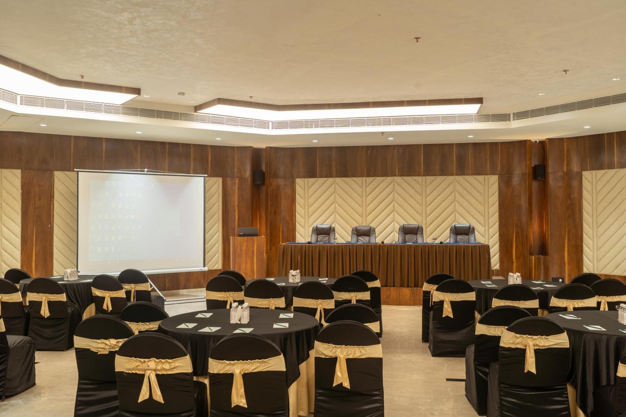 Hotel Mayura Rāipur Buitenkant foto