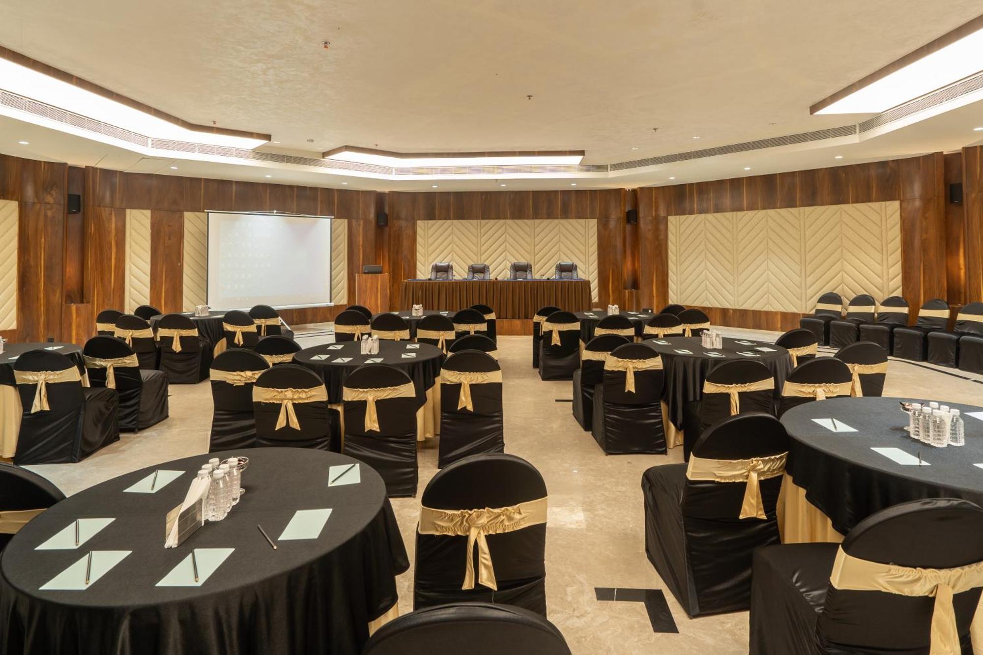 Hotel Mayura Rāipur Buitenkant foto