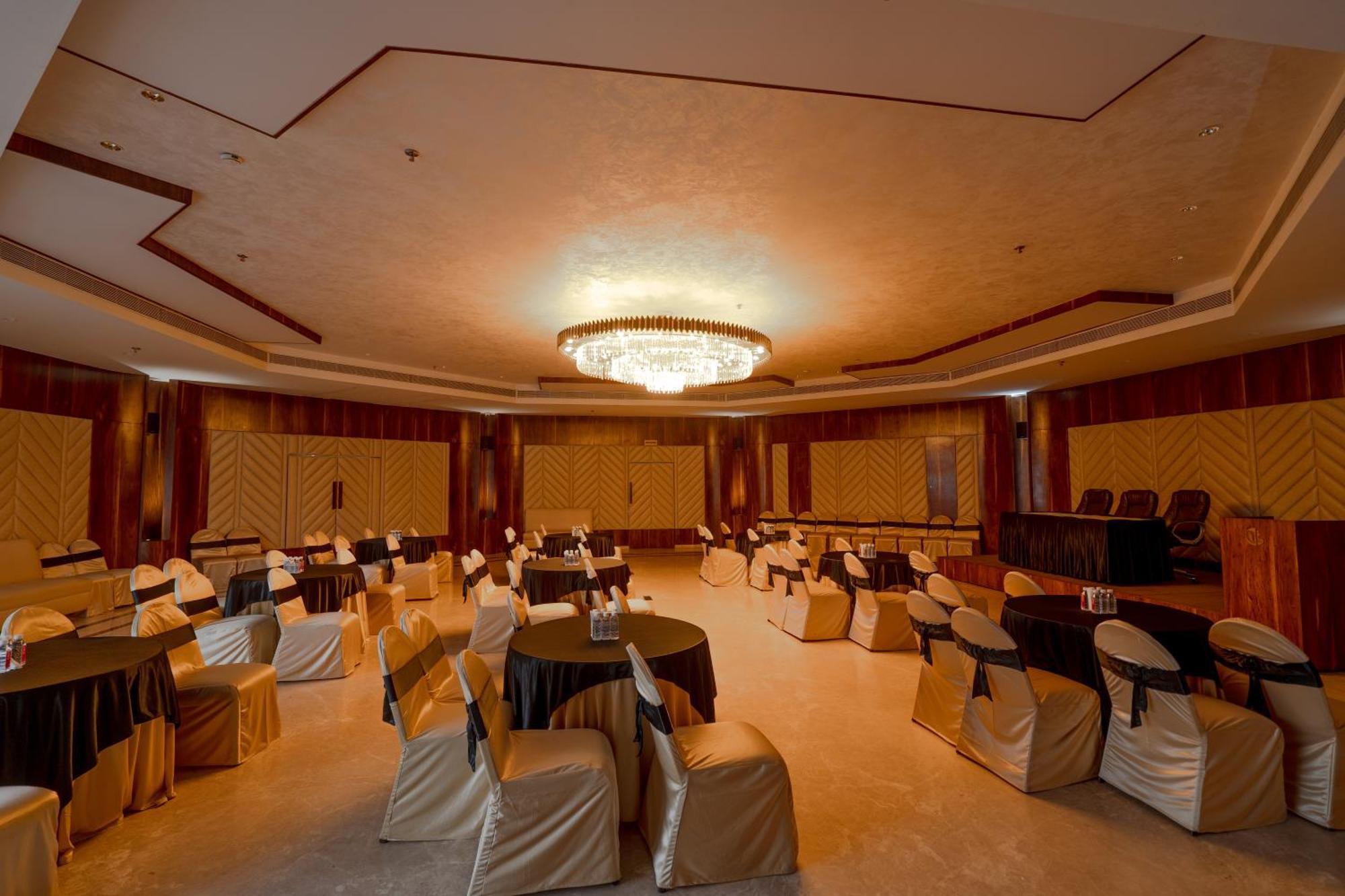 Hotel Mayura Rāipur Buitenkant foto