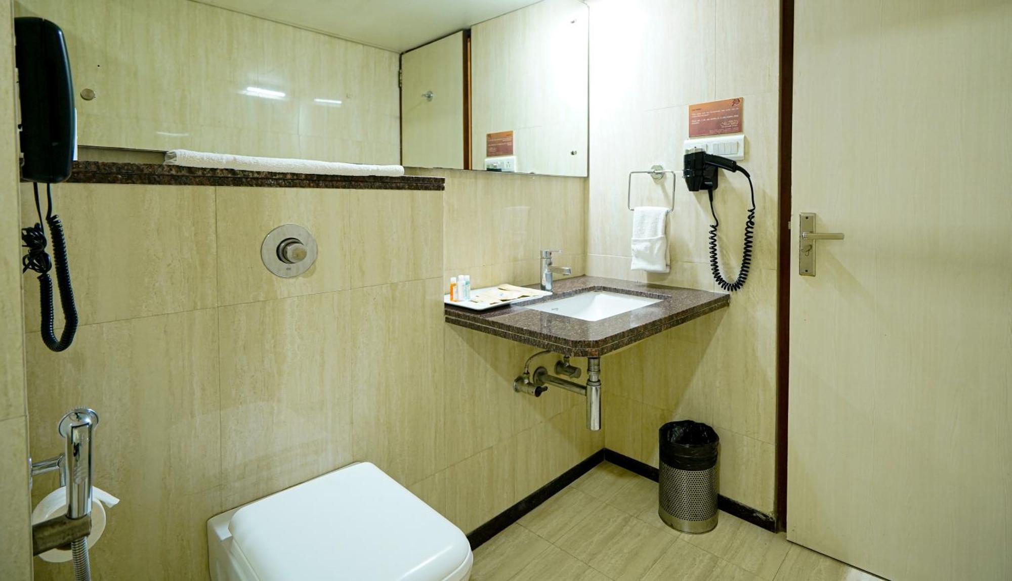 Hotel Mayura Rāipur Buitenkant foto