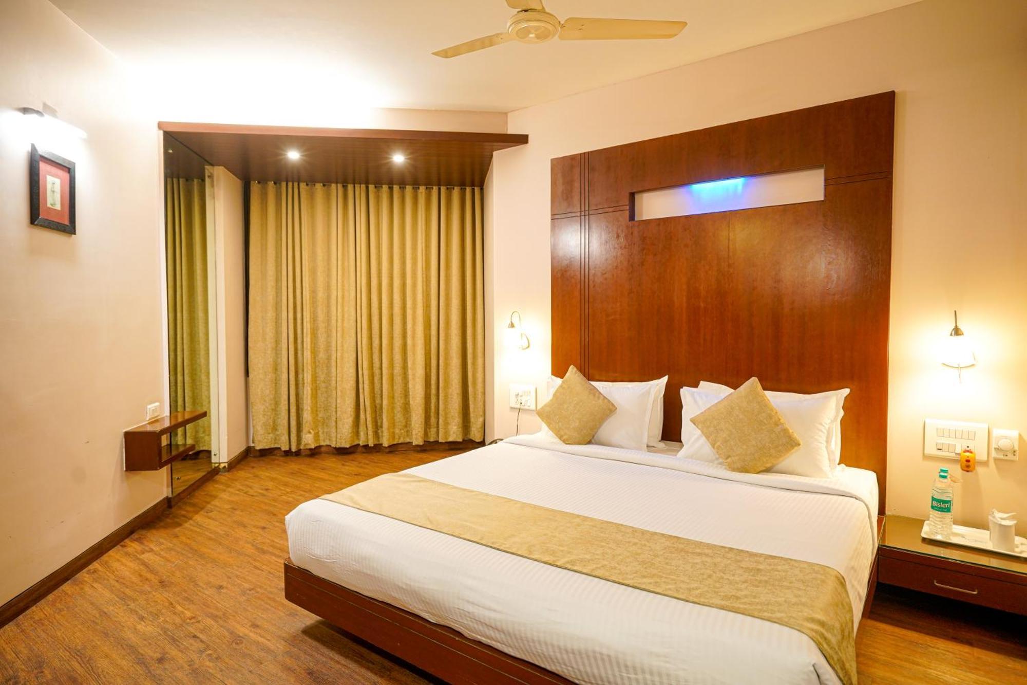 Hotel Mayura Rāipur Buitenkant foto